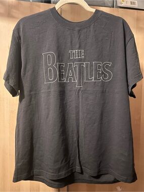 👚 2/15 H&M Beatles Logo Tee